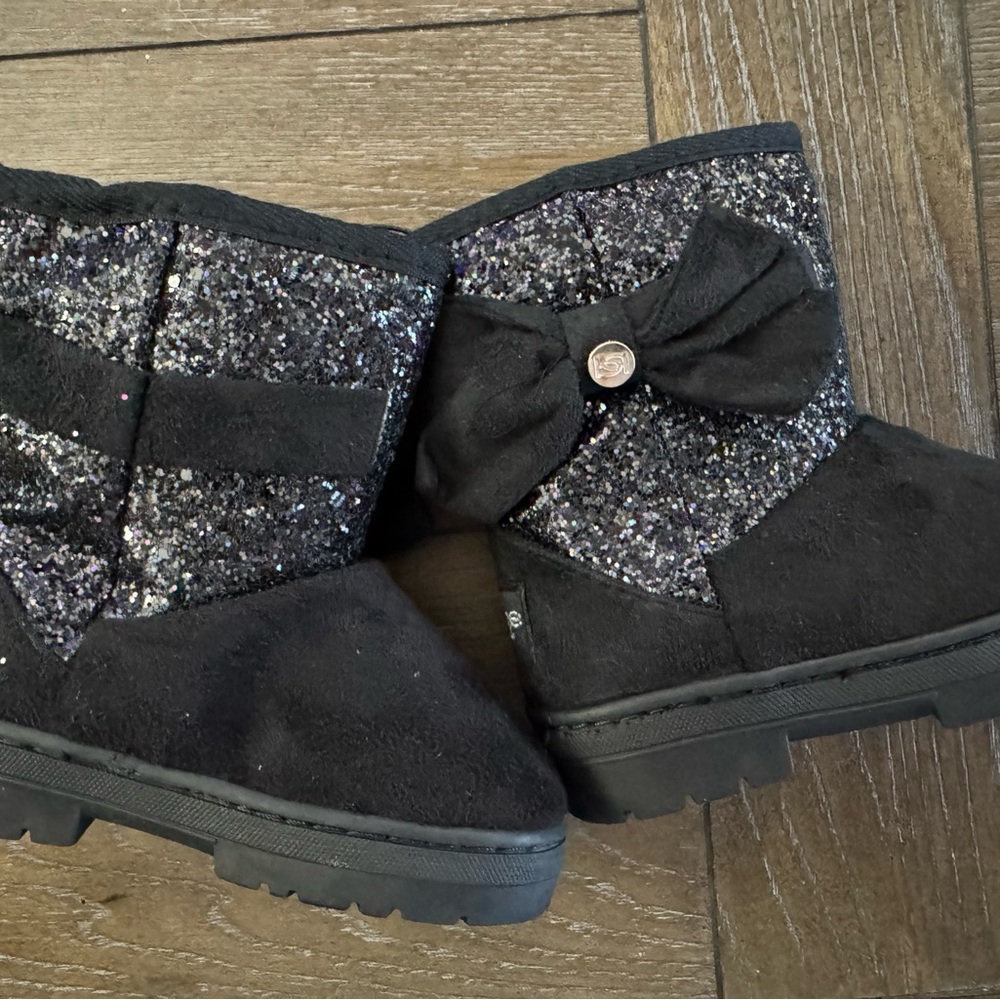 NWT Glitter Bow Faux Fur Lined Winter Boot